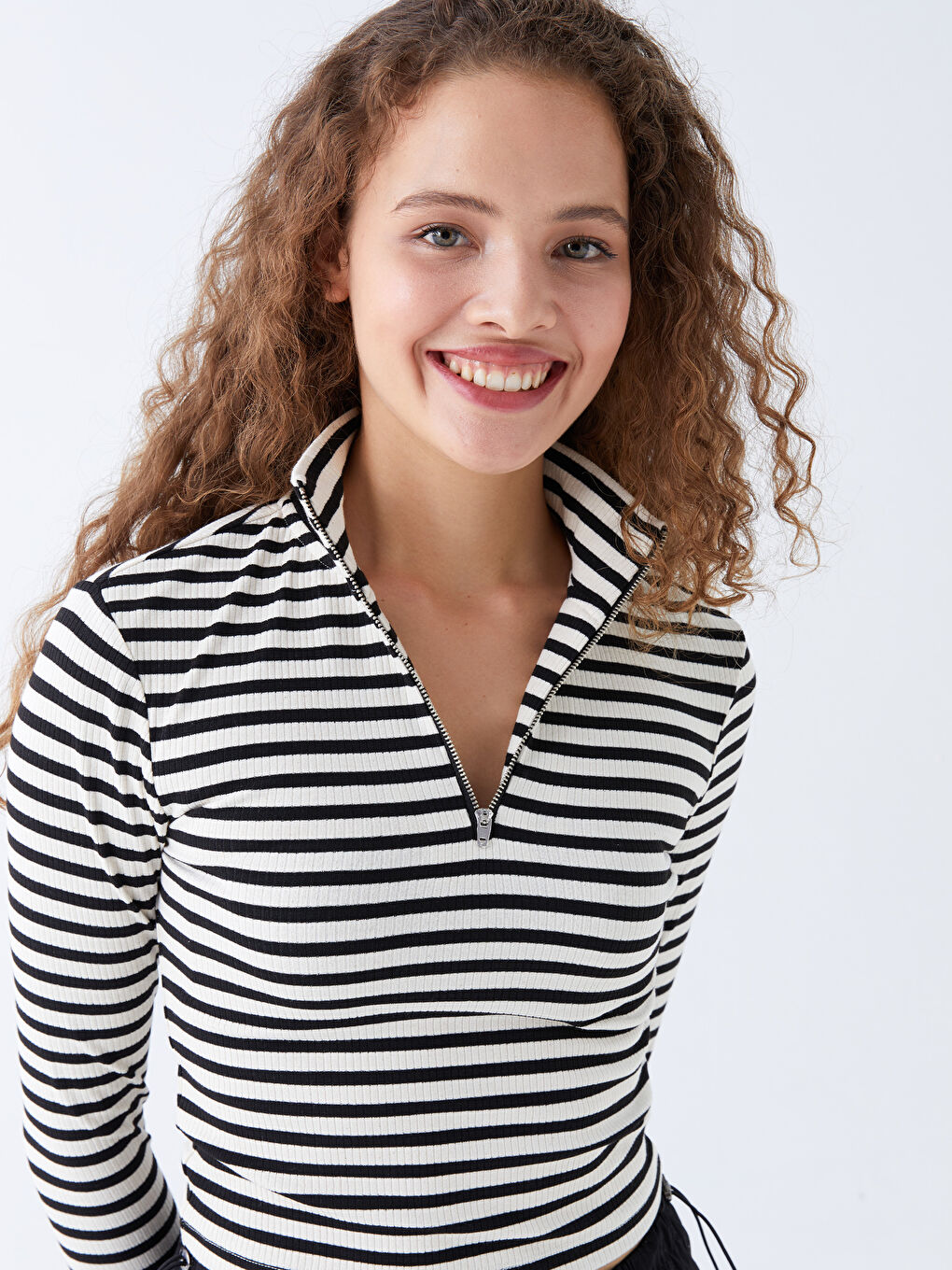 Ekru Dik Yaka Çizgili Uzun Kollu Kadın Crop-1