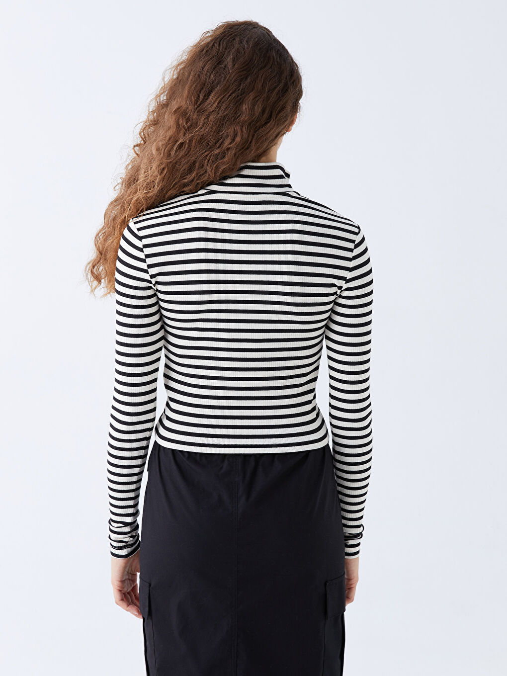 Ekru Dik Yaka Çizgili Uzun Kollu Kadın Crop-4