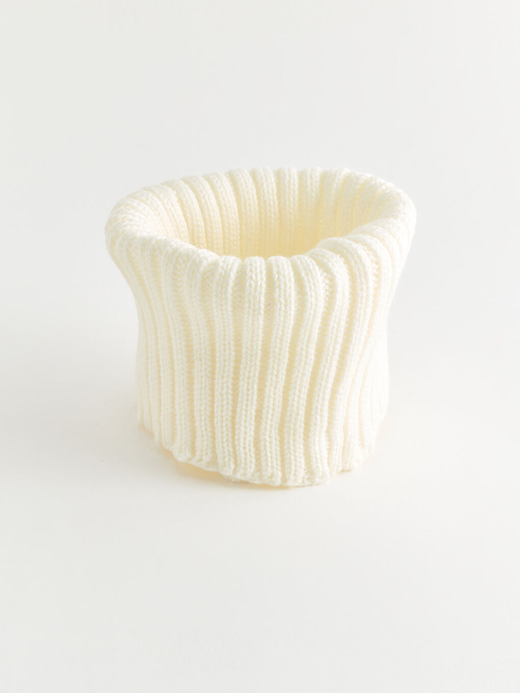 Girl's Embroidered Knitwear Beret, Gloves and Scarf-1