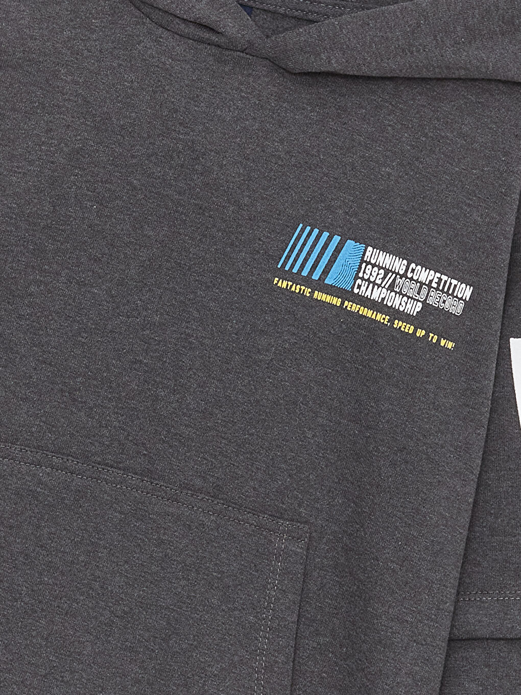 ნაბეჭდი გრძელმკლავიანი ბიჭებისთვის კაპიუშონიანი მაისური-2