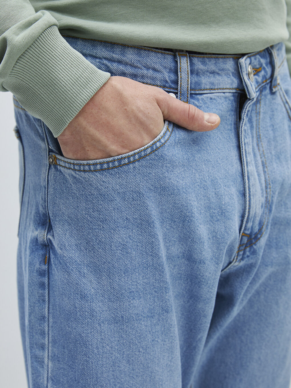 Loose Fit Men's Jeans-3
