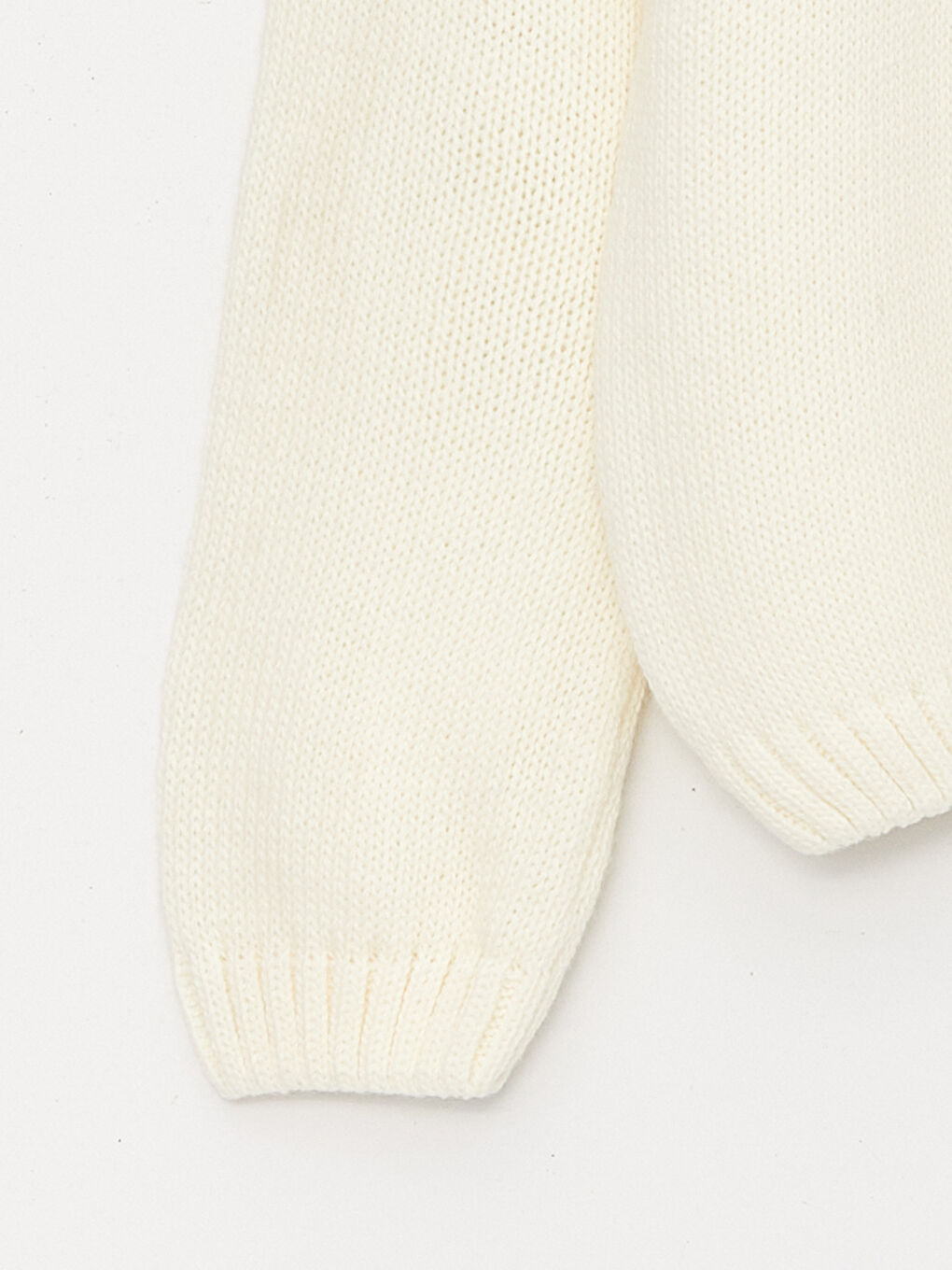 سترة تريكو بياقة دائرية كم طويل للبنات مطرزة على الجانبين-4