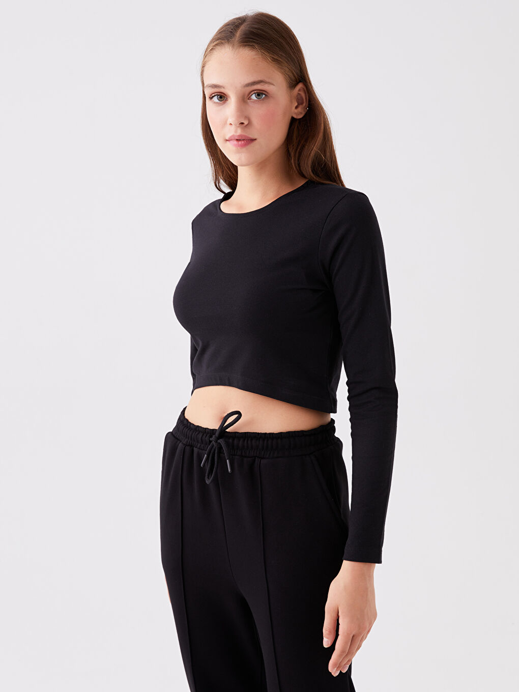 Siyah Bisiklet Yaka Düz Uzun Kollu Kadın Crop-1