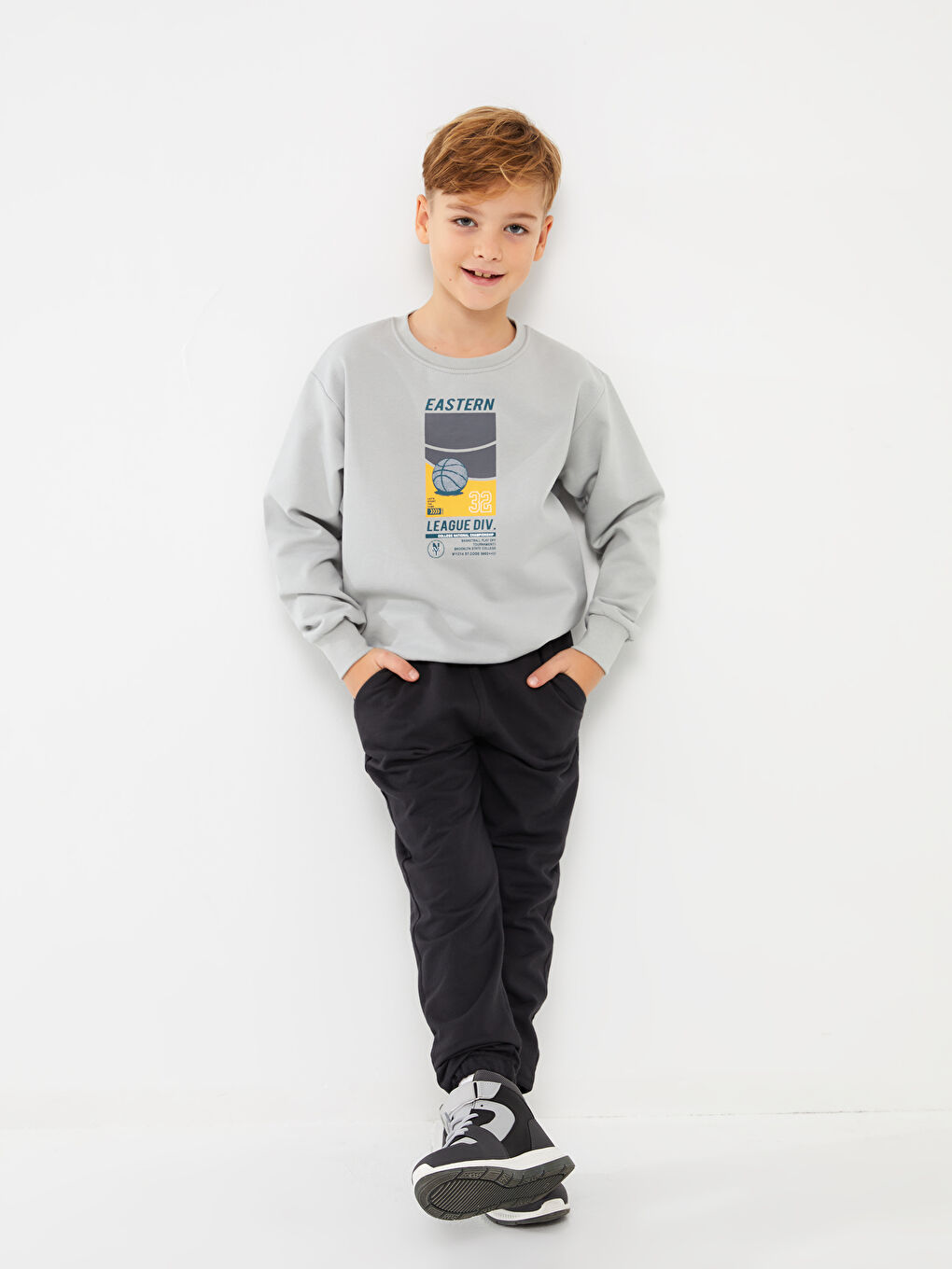 LCW Kids Açık Gri Rahat Kalıp Bisiklet Yaka Baskılı Erkek Çocuk Sweatshirt - 2