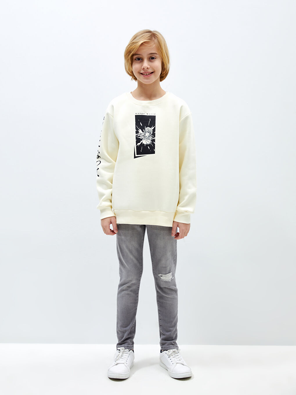 LCW Kids Krem Rengi Rahat Kalıp Bisiklet Yaka Baskılı Erkek Çocuk Sweatshirt - 2