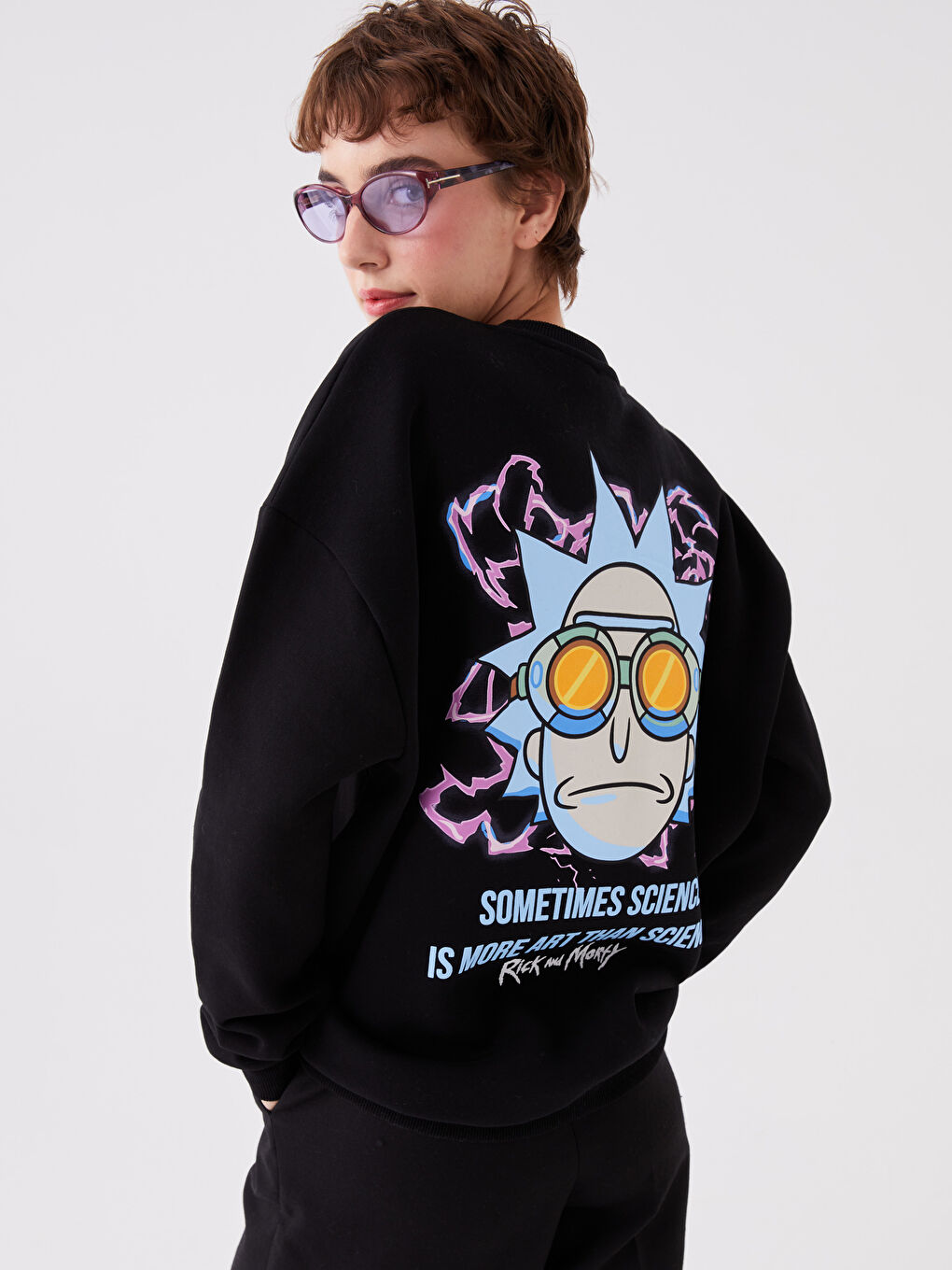 XSIDE Yeni Siyah Bisiklet Yaka Rick and Morty Baskılı Oversize Kadın Kalın Sweatshirt