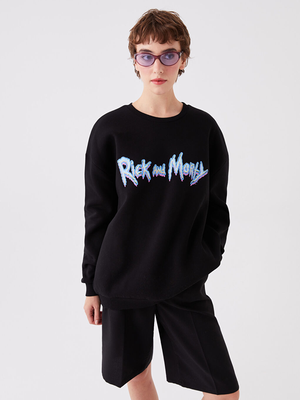 XSIDE Yeni Siyah Bisiklet Yaka Rick and Morty Baskılı Oversize Kadın Kalın Sweatshirt - 1