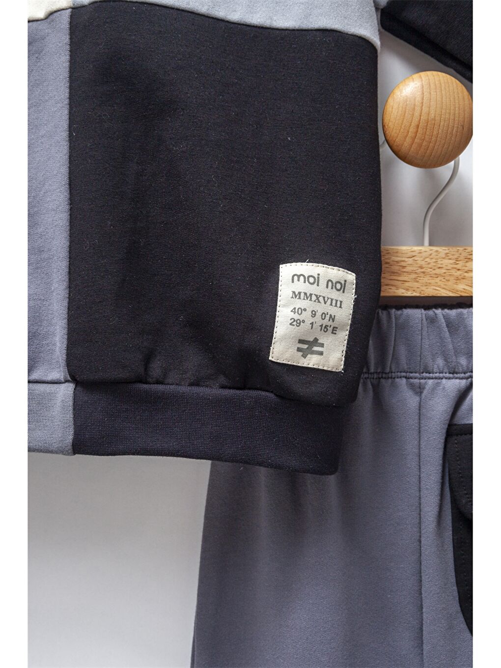 Antrasit Kapüşonlu Uzun Kollu Erkek Çocuk 2'li Takım-2