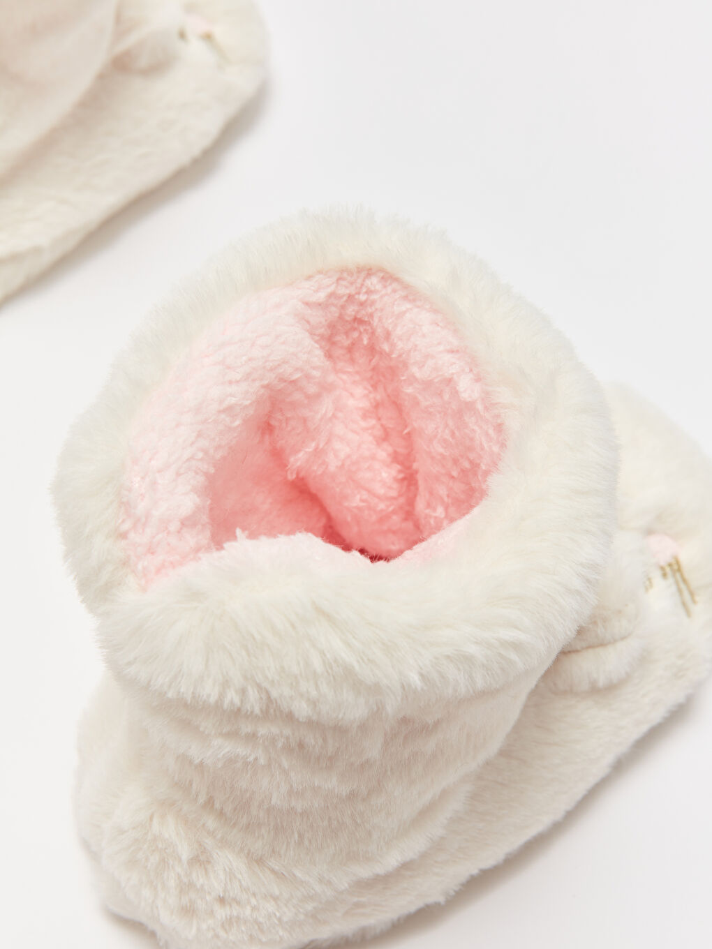 3D აპლიკაციის მოქარგული დეტალებით გოგონებისთვის სახლის ჩუსტების ჩექმები-5