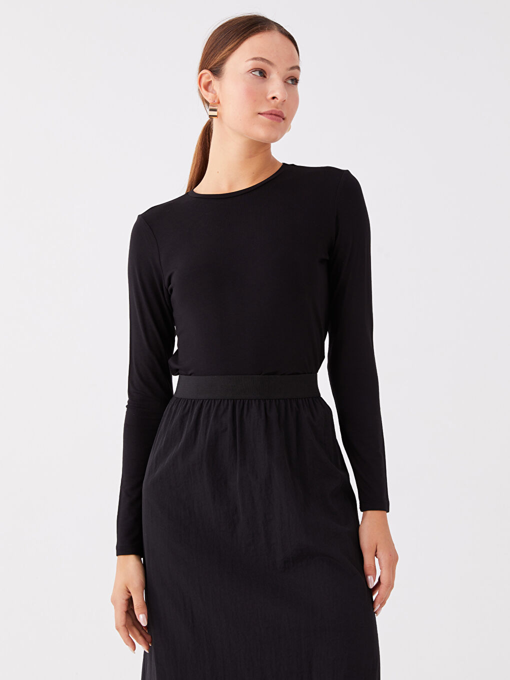 Siyah Bisiklet Yaka Düz Uzun Kollu Kadın Tişört