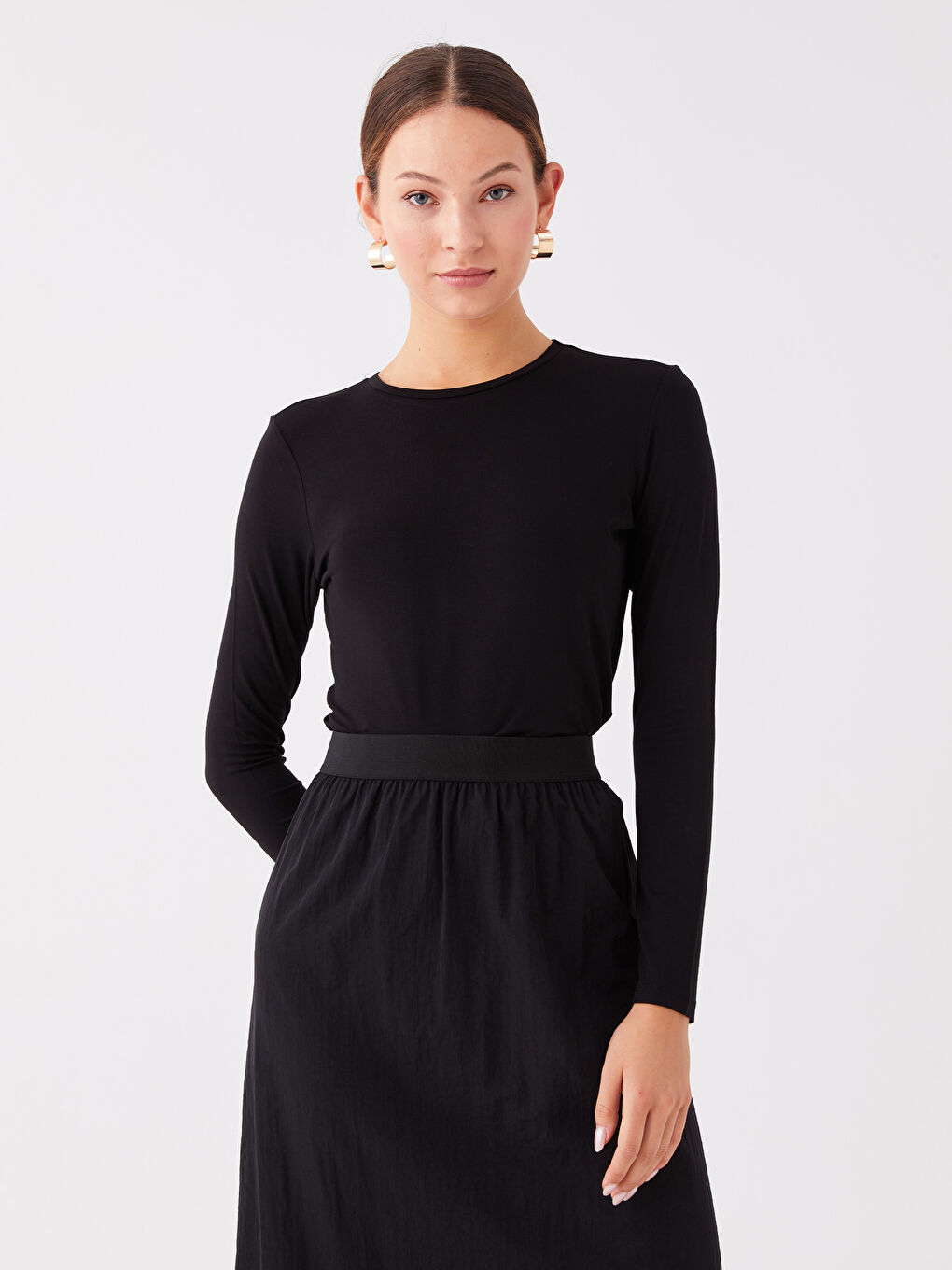 Siyah Bisiklet Yaka Düz Uzun Kollu Kadın Tişört-1