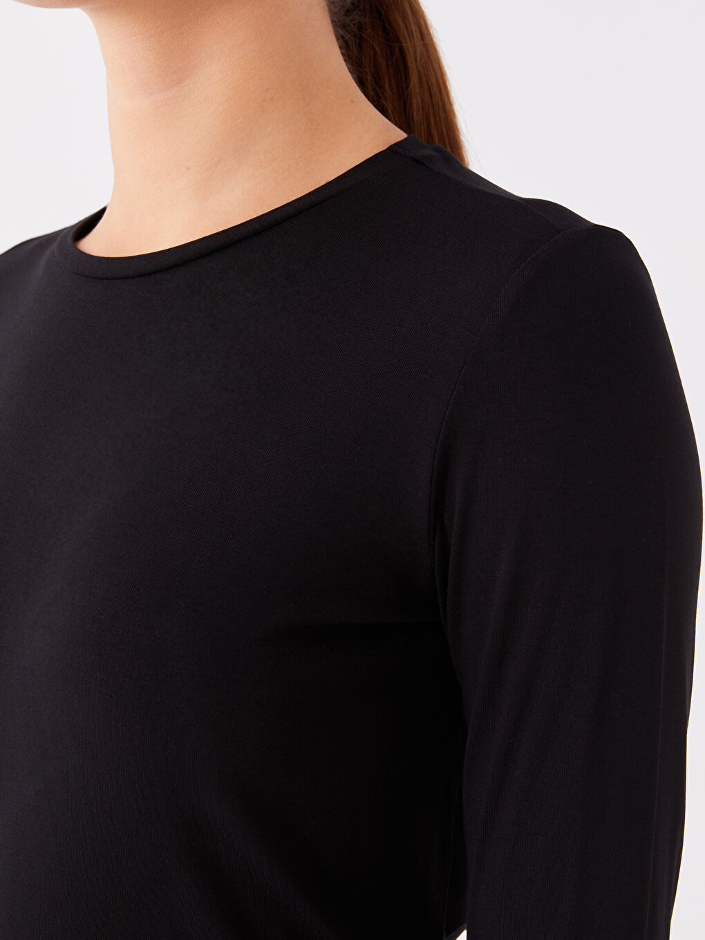 Siyah Bisiklet Yaka Düz Uzun Kollu Kadın Tişört-2