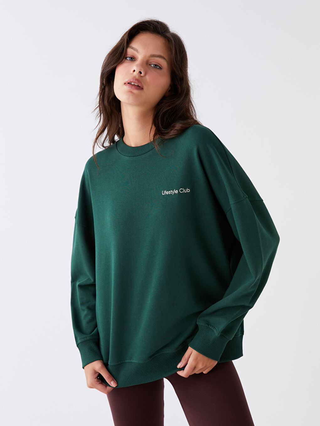 LCW Vision Koyu Yeşil Bisiklet Yaka Nakışlı Uzun Kollu Oversize Kadın Sweatshirt