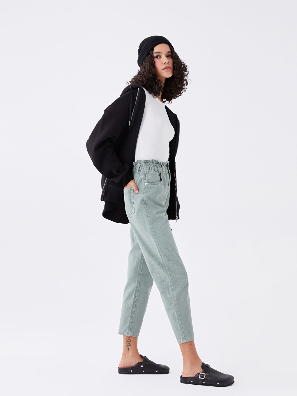 Haki Beli Lastikli Slouchy Fit Kadın Jean Pantolon-1