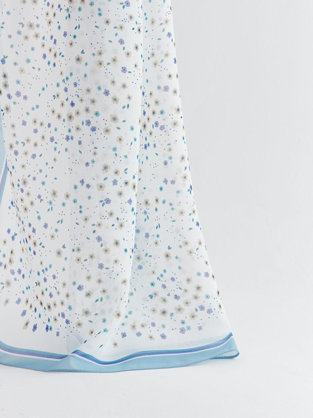 Beyaz Desenli Kadın Şal