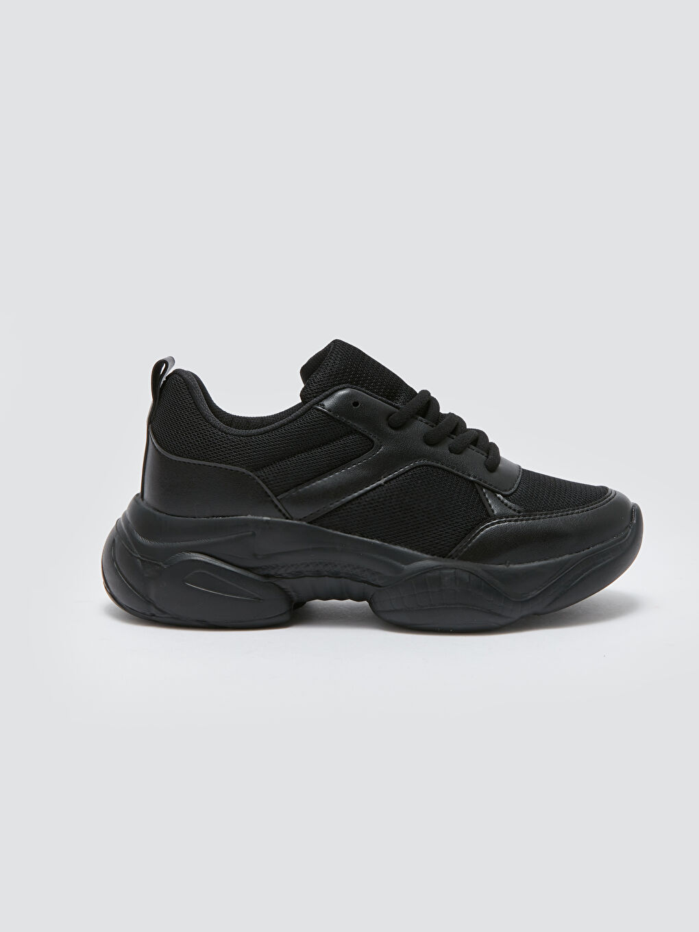 Siyah Deri Görünümlü File Detaylı Kadın Spor Ayakkabı-1