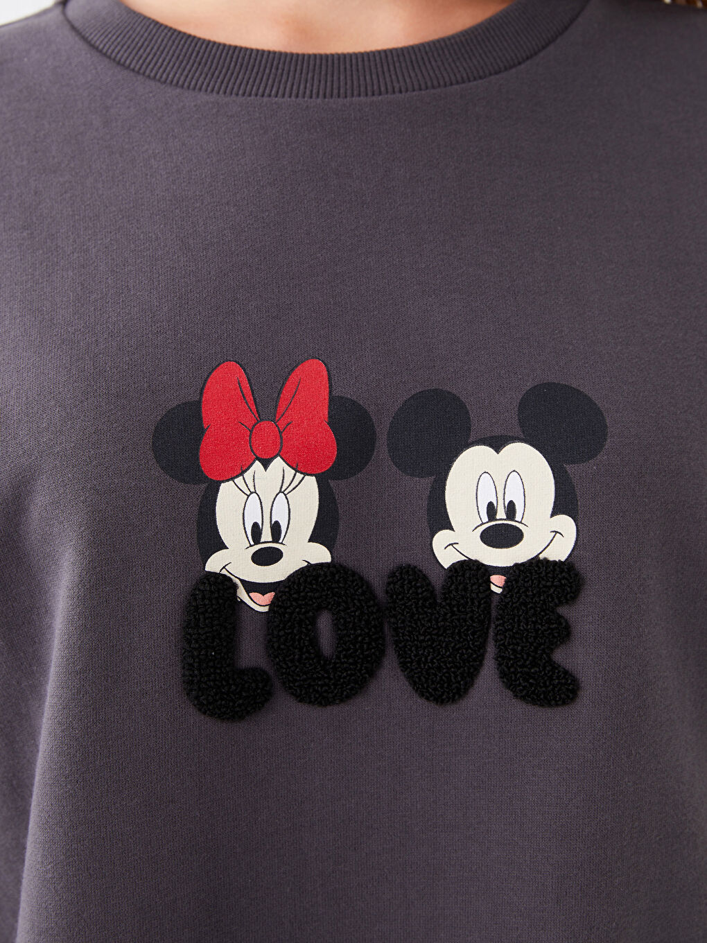 LCW Casual Koyu Gri Bisiklet Yaka Mickey Mouse Baskılı Kadın Kalın Sweatshirt Anne Kız Kombini - 3