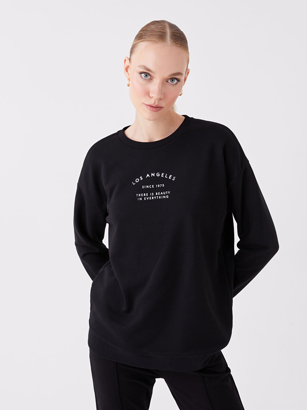 LCWAIKIKI Basic Yeni Siyah Bisiklet Yaka Baskılı Uzun Kollu Oversize Kadın Sweatshirt - 1