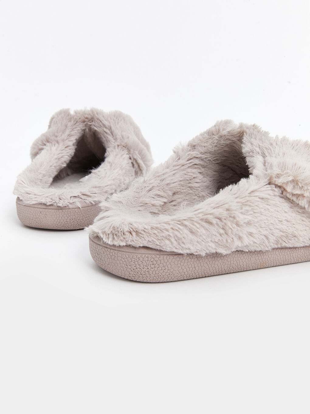 Bej 3D Detaylı Nakışlı Pelüş Kadın Ev Terliği-8