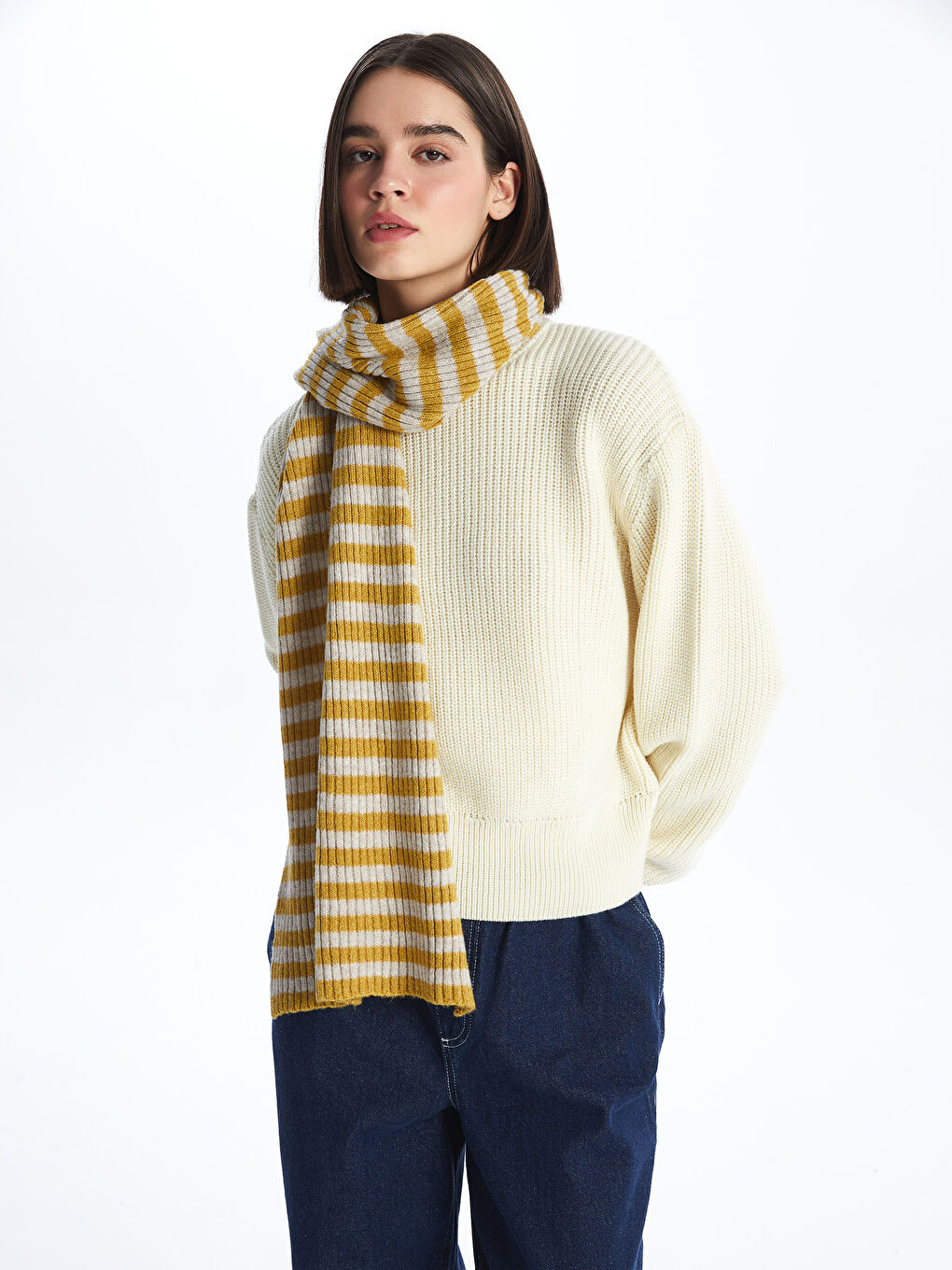 سترة تريكو سادة بياقة دائرية وأكمام طويلة للسيدات-1