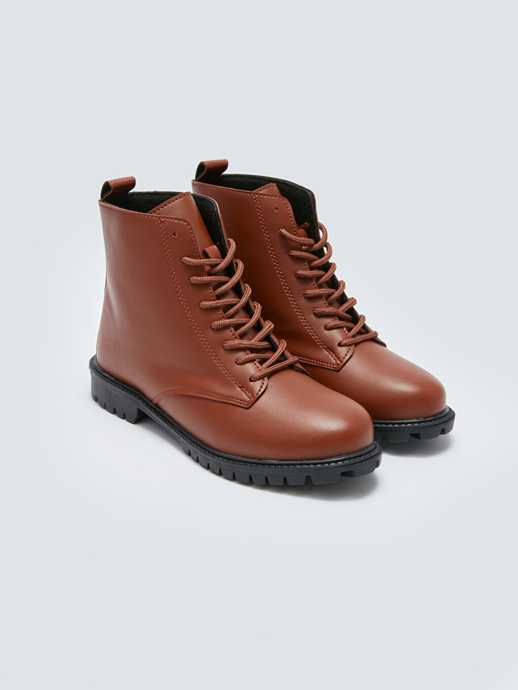 Kahverengi Bağcıklı Deri Görünümlü Kadın Bot