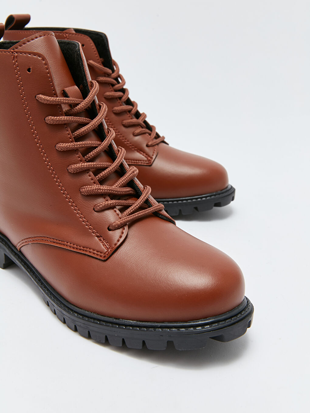 Kahverengi Bağcıklı Deri Görünümlü Kadın Bot-2