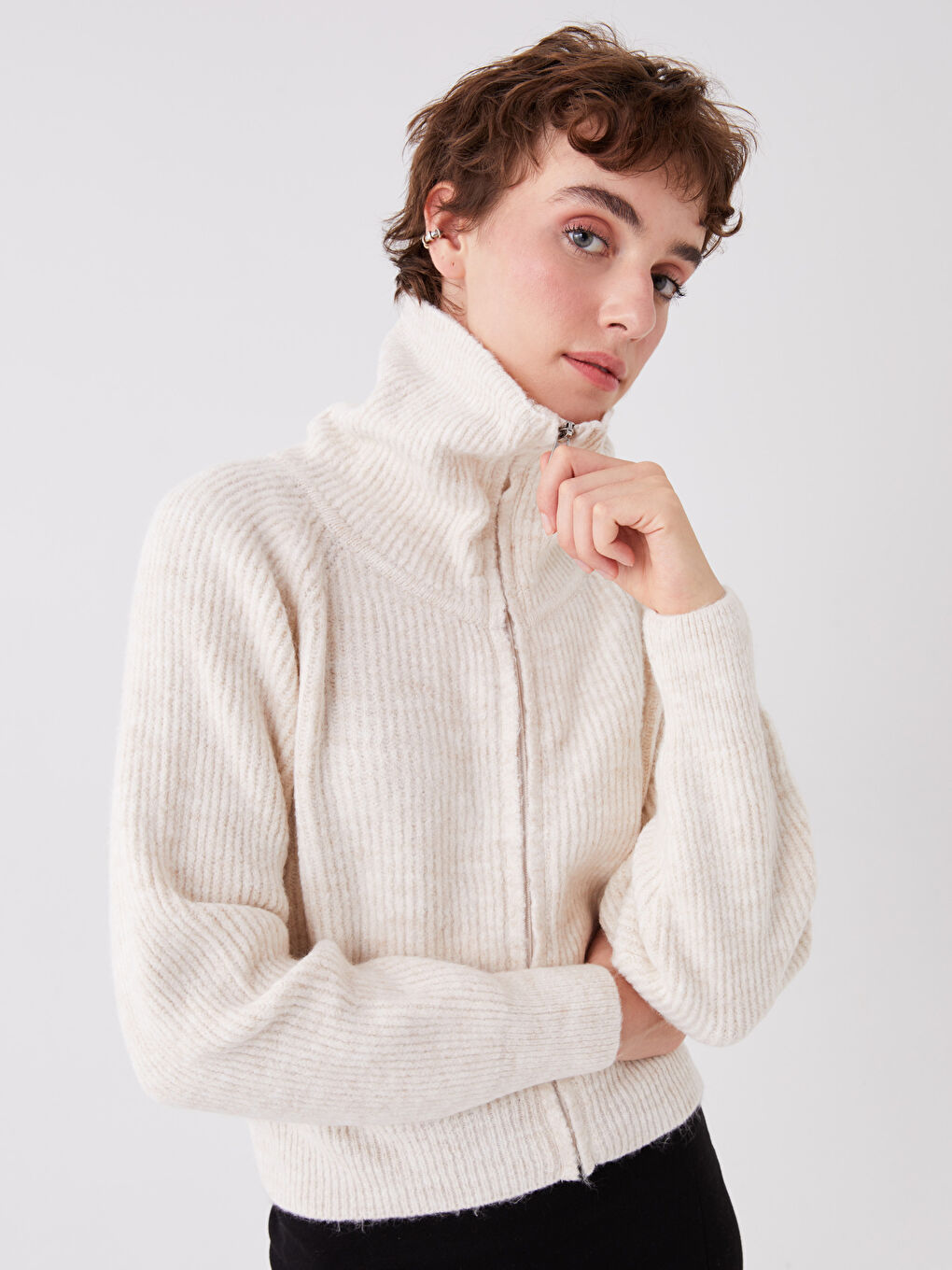 Ekru Dik Yaka Düz Uzun Kollu Kadın Triko Hırka