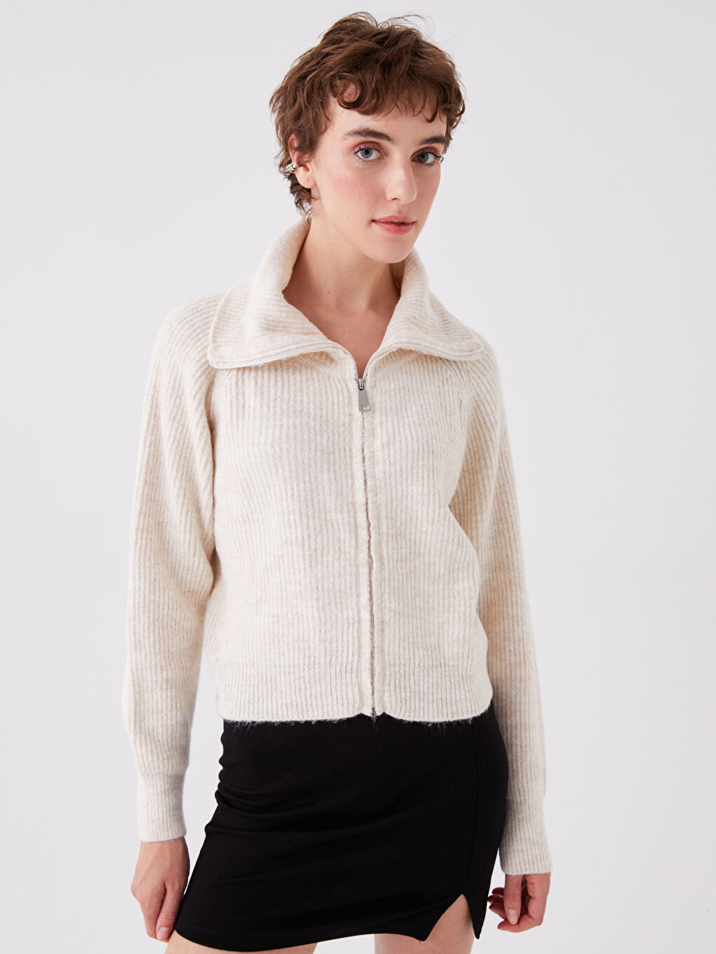 Ekru Dik Yaka Düz Uzun Kollu Kadın Triko Hırka-1