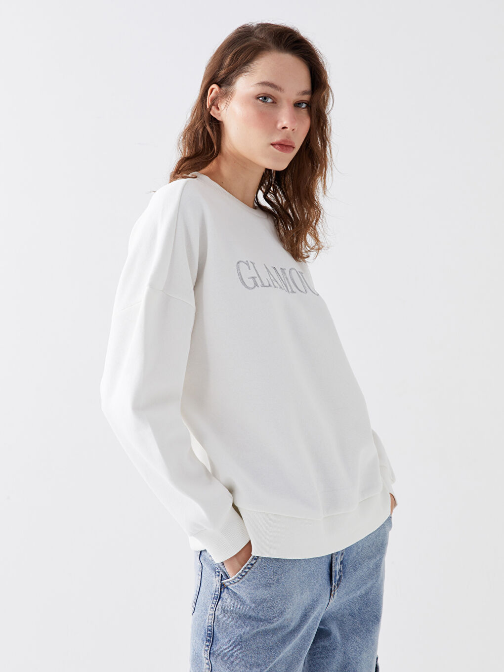 LCW Vision Ekru Bisiklet Yaka Nakışlı Uzun Kollu Oversize Kadın Sweatshirt