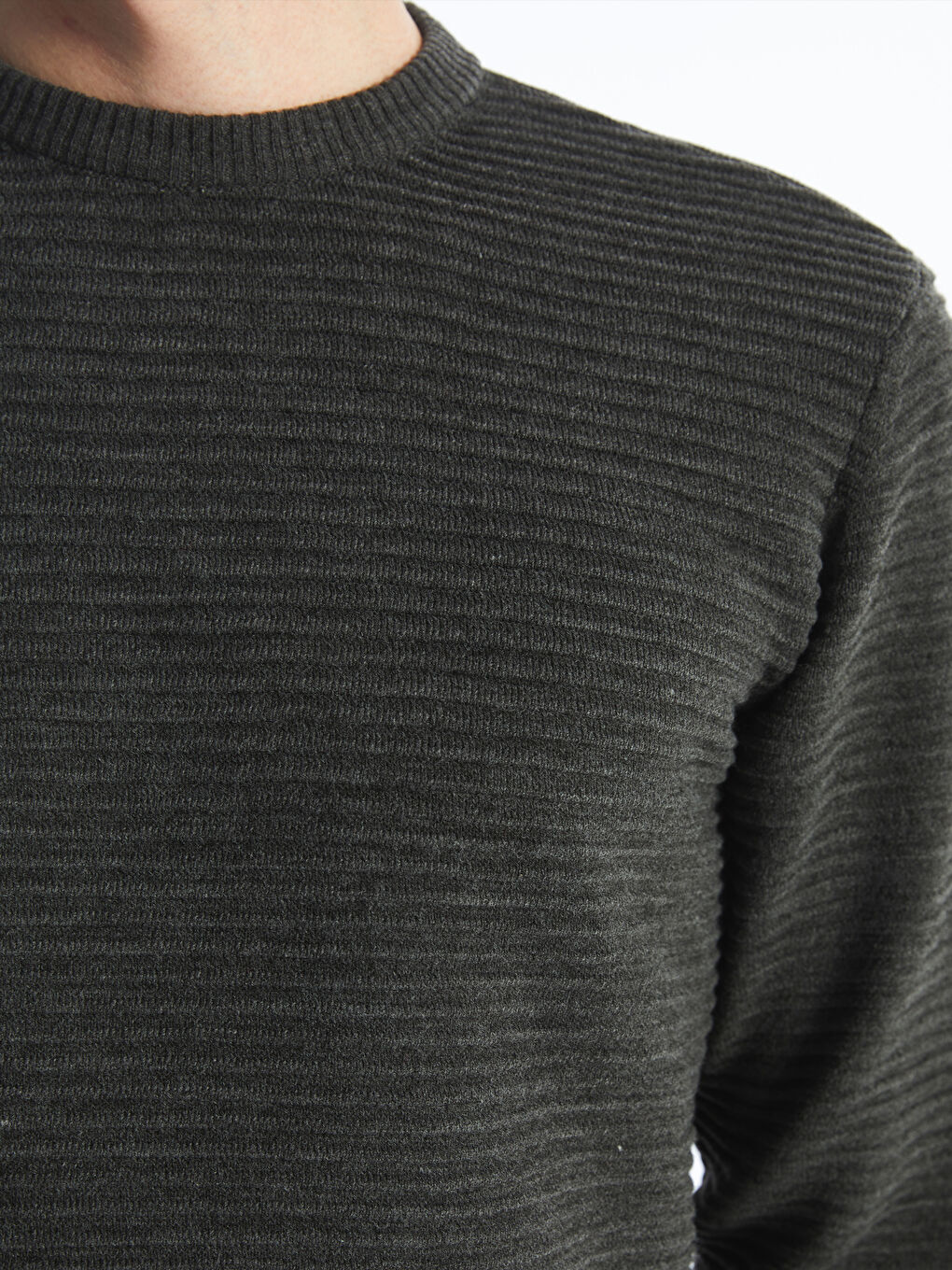 بلوفر تريكو كم طويل بياقة دائرية للرجال-3