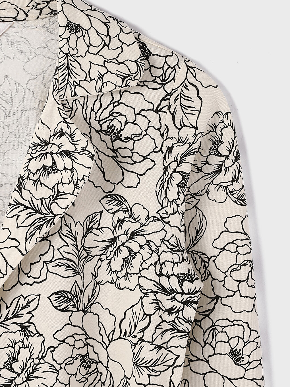 طقم بيجامة بياقة القميص منقوش للسيدات-3