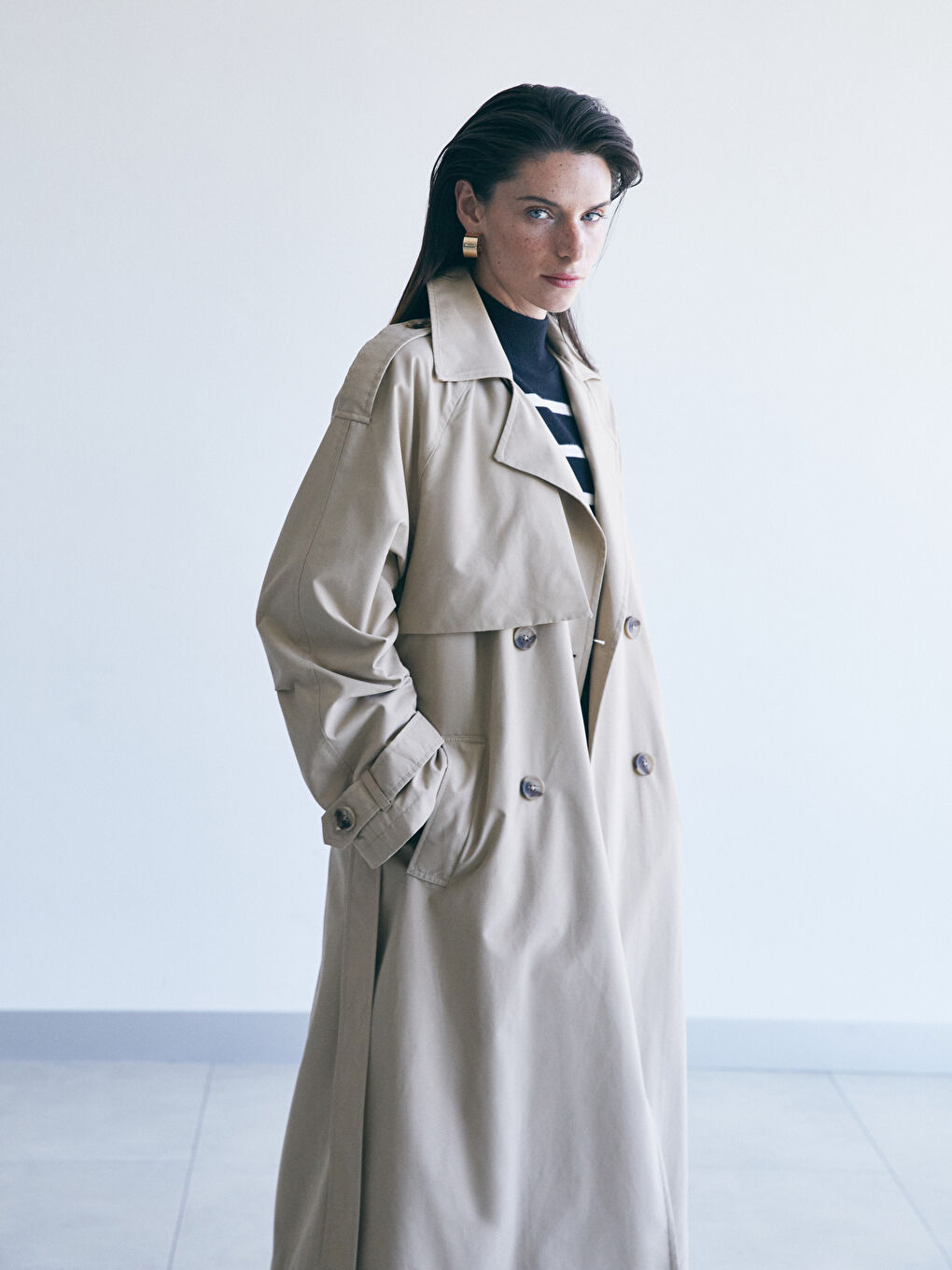 Bej Ceket Yaka Düz Uzun Kollu Kadın Trençkot-1