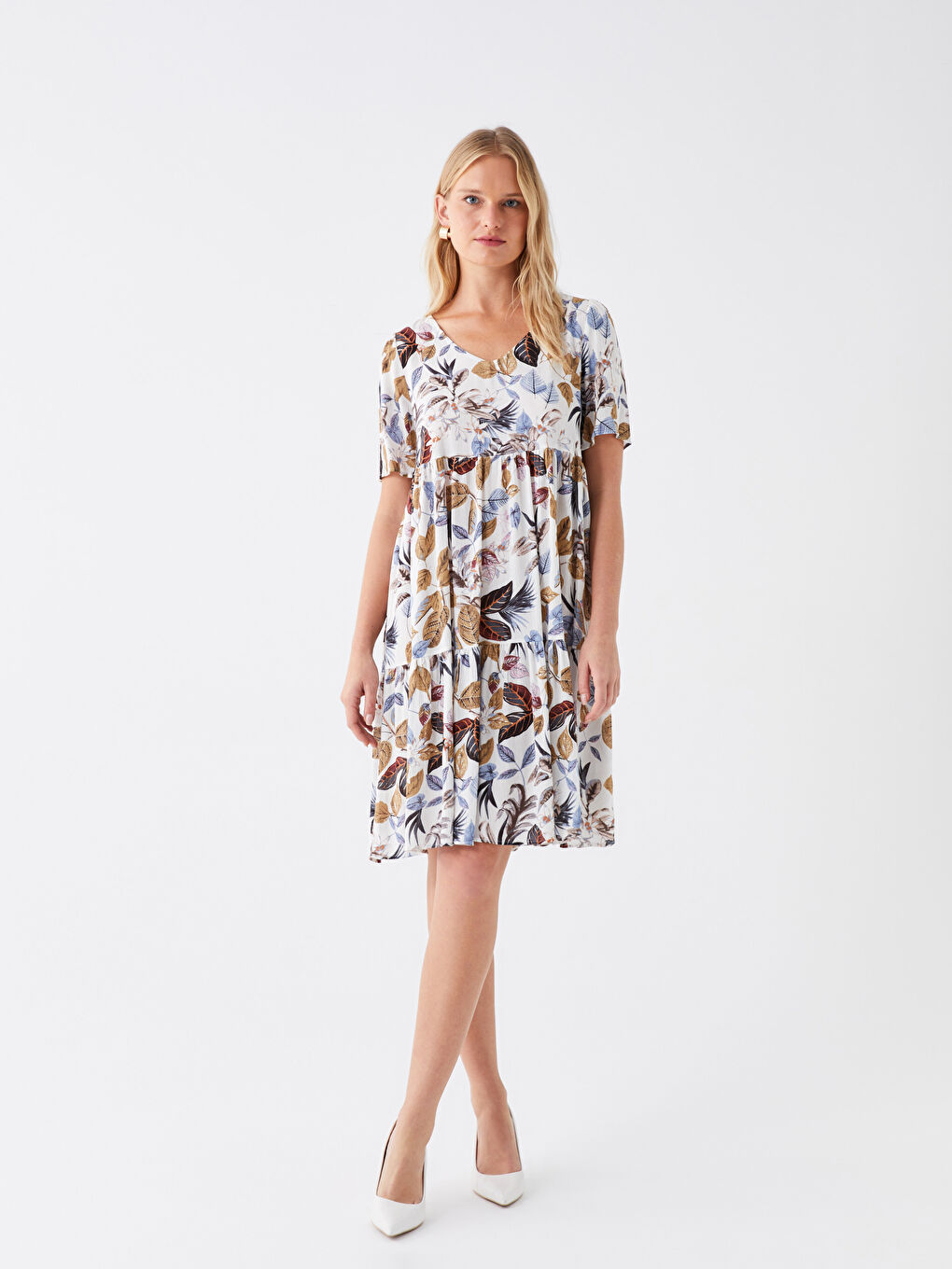 Karışık V Yaka Çiçekli Kısa Kollu Kadın Elbise