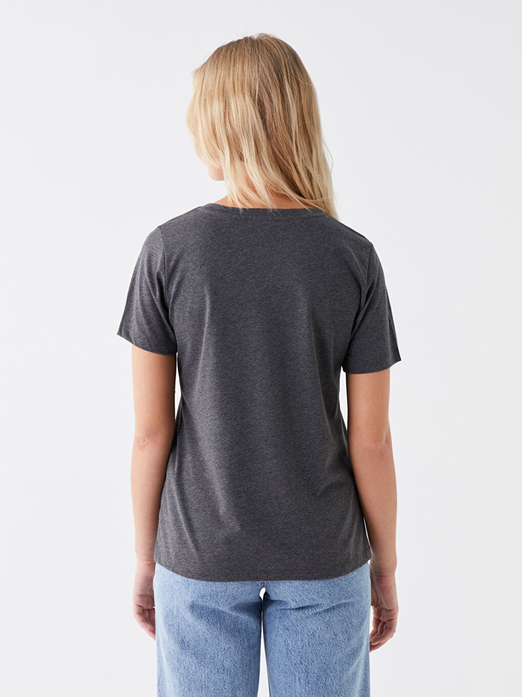 Gri V Yaka Düz Kısa Kollu Kadın Tişört-4