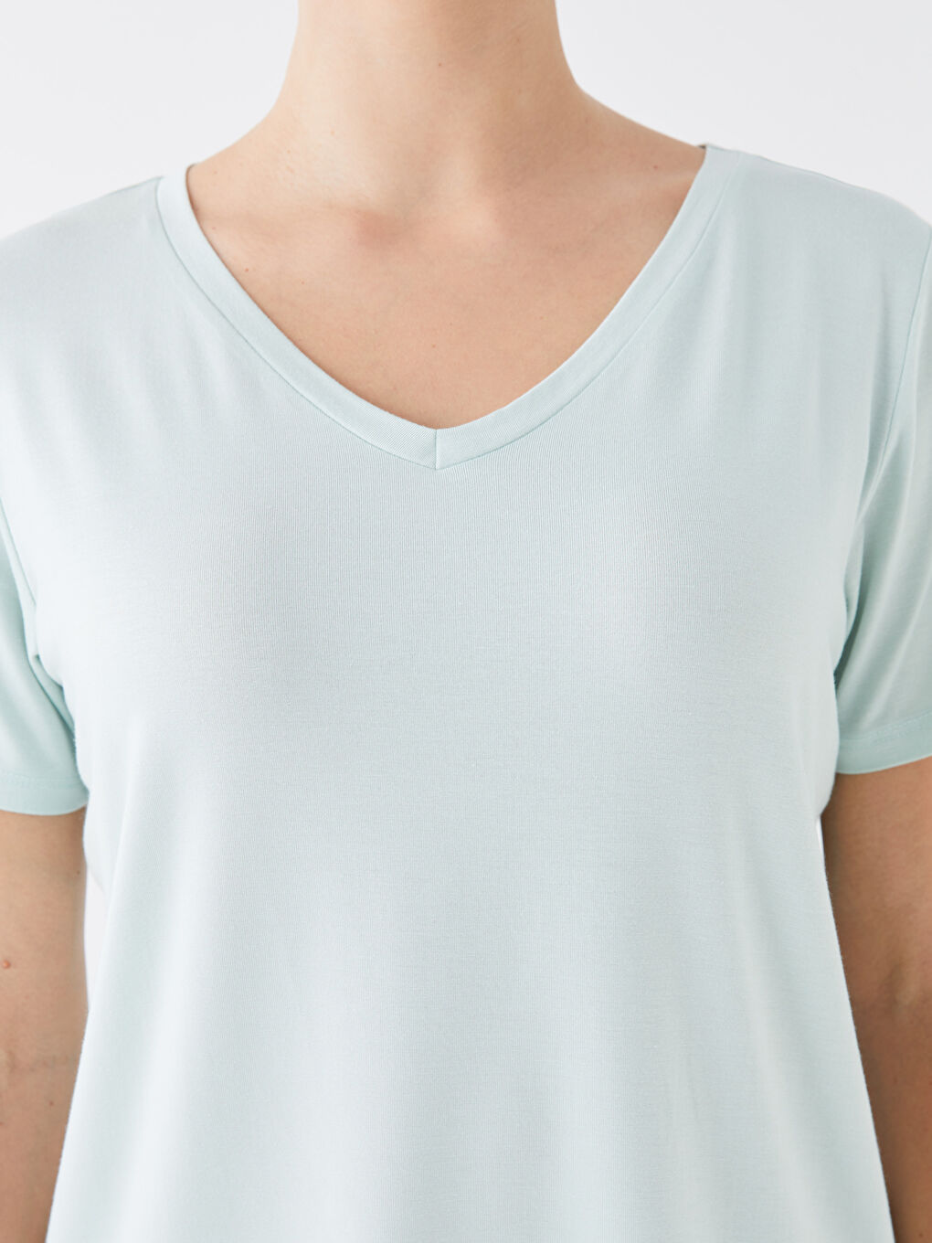 Yeşil V Yaka Düz Kısa Kollu Kadın Tişört-3