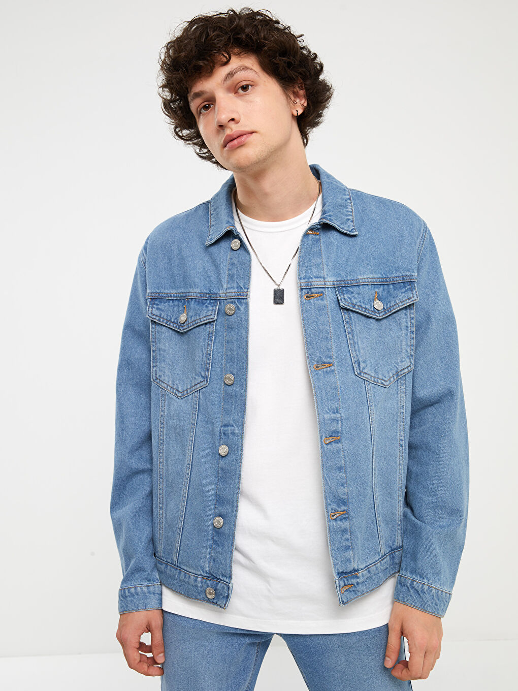 جاكيت جينز رجالي بقصة عادية
