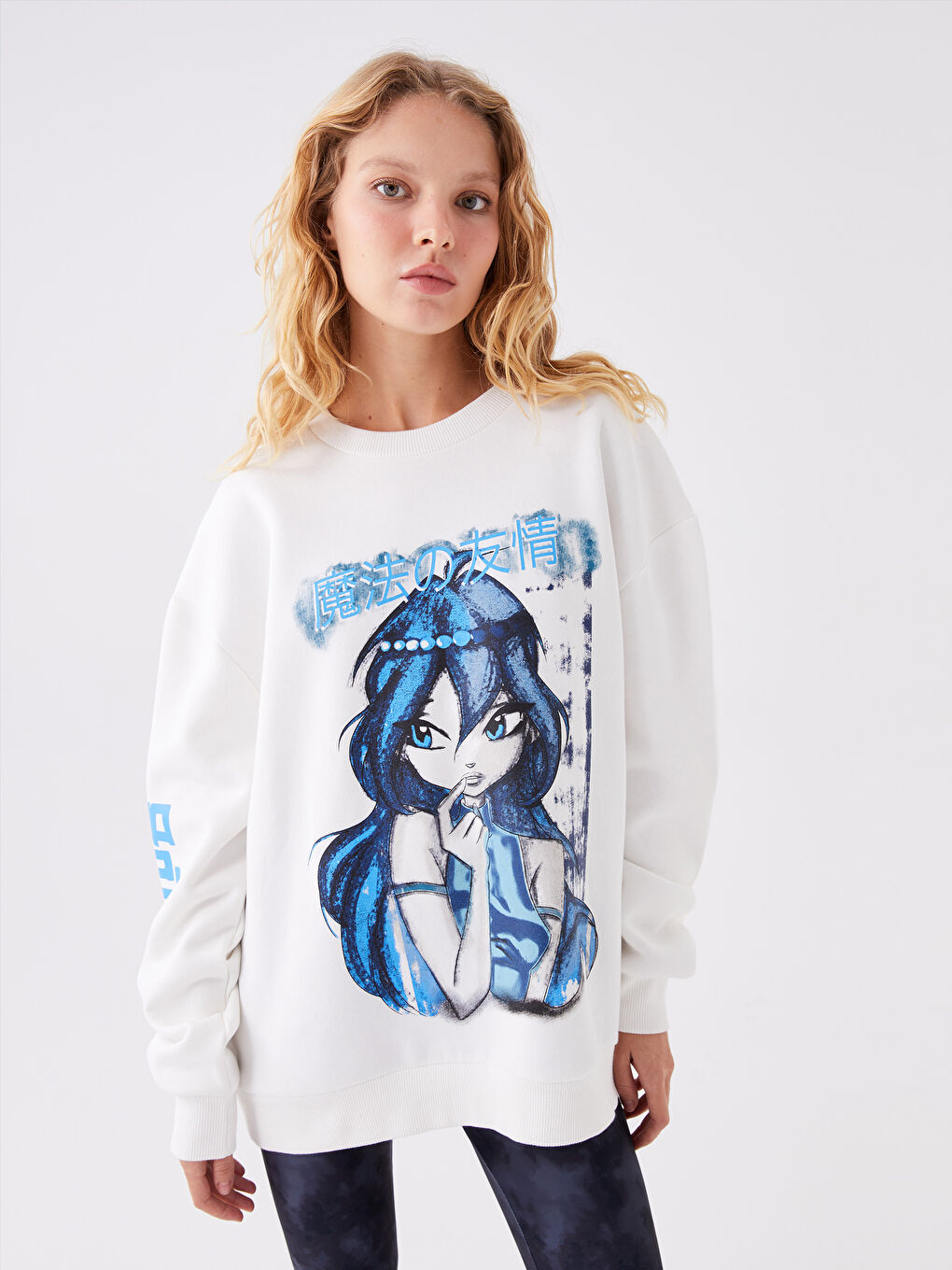 XSIDE Ekru Bisiklet Yaka Winx Club Baskılı Uzun Kollu Oversize Kadın Sweatshirt