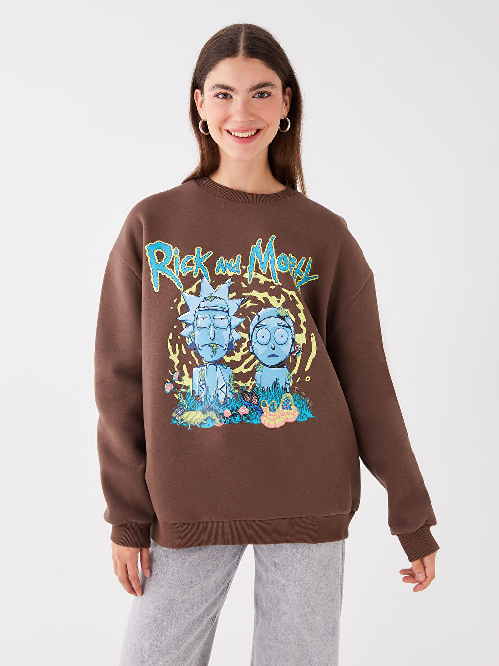 XSIDE Kahverengi Bisiklet Yaka Rick and Morty Baskılı Uzun Kollu Oversize Kadın Sweatshirt - 1