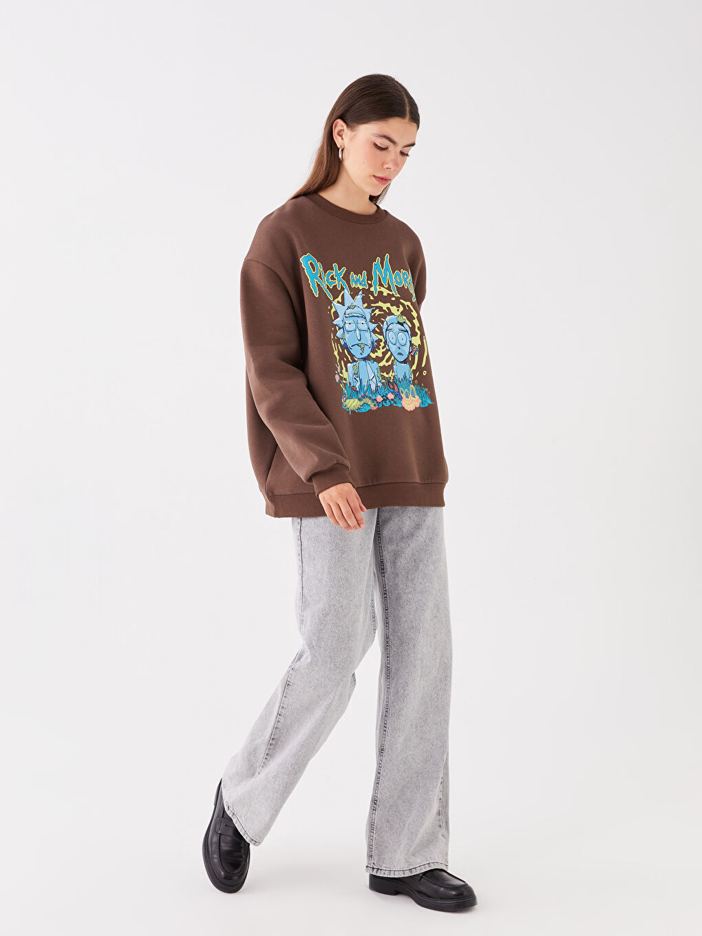 XSIDE Kahverengi Bisiklet Yaka Rick and Morty Baskılı Uzun Kollu Oversize Kadın Sweatshirt - 2