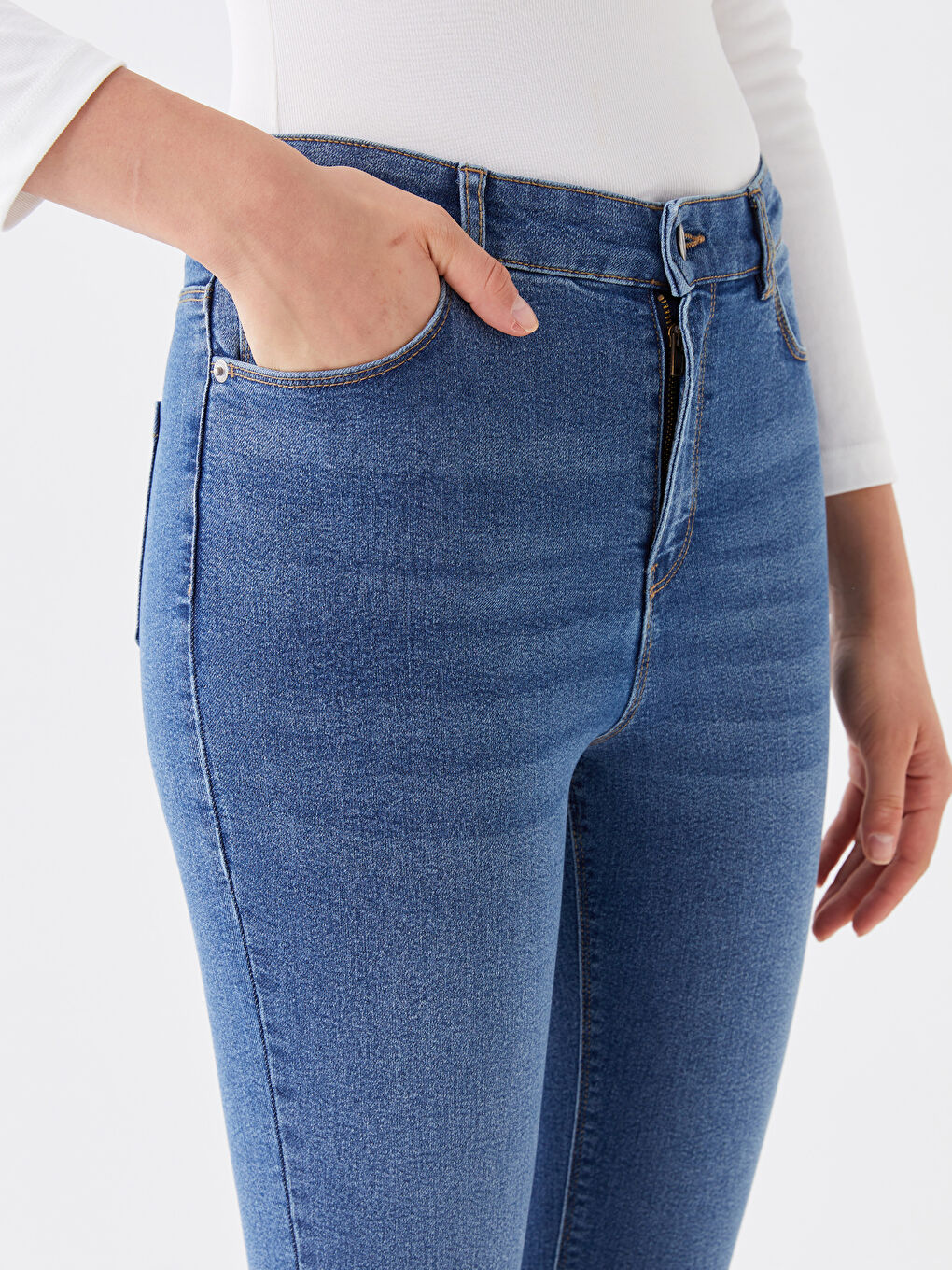 LCW Jeans جینزی ژنانە جۆری سوپەر باریک فیت جوپیته‌ر -W3HB22Z8-507