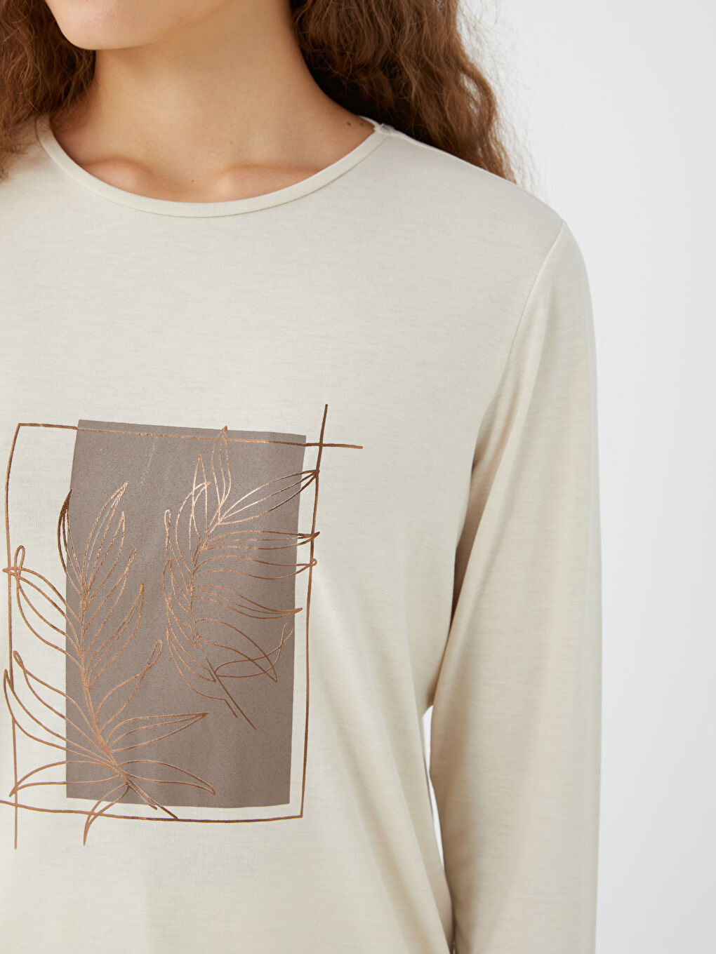 Bej Bisiklet Yaka Baskılı Uzun Kollu Kadın Tişört-3