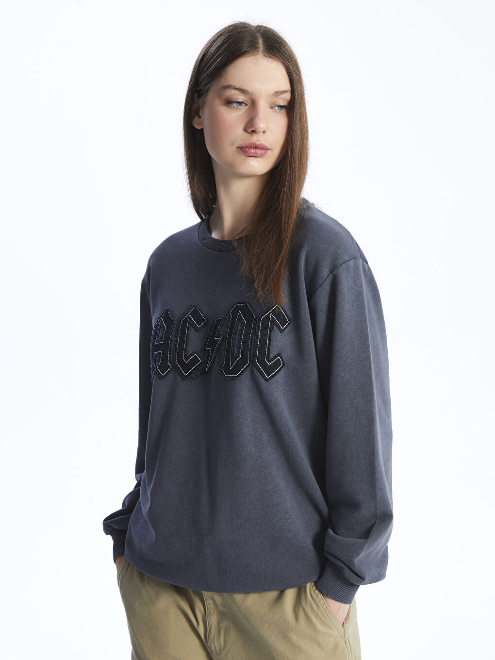 XSIDE Antrasit Bisiklet Yaka AC/DC Baskılı Uzun Kollu Oversize Kadın Sweatshirt