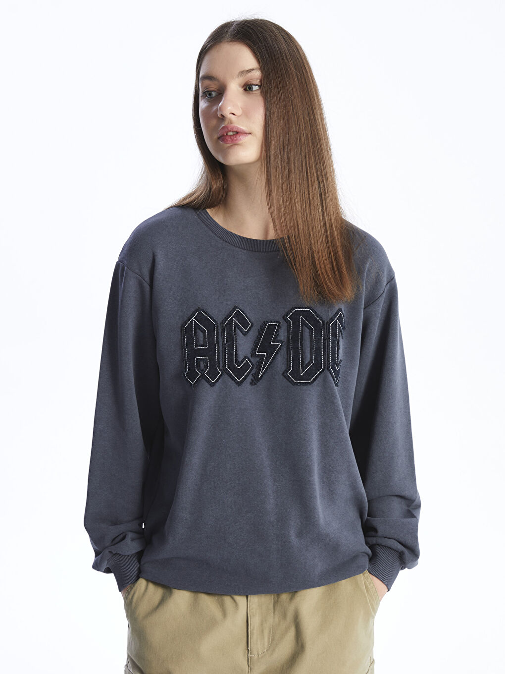 XSIDE Antrasit Bisiklet Yaka AC/DC Baskılı Uzun Kollu Oversize Kadın Sweatshirt - 1