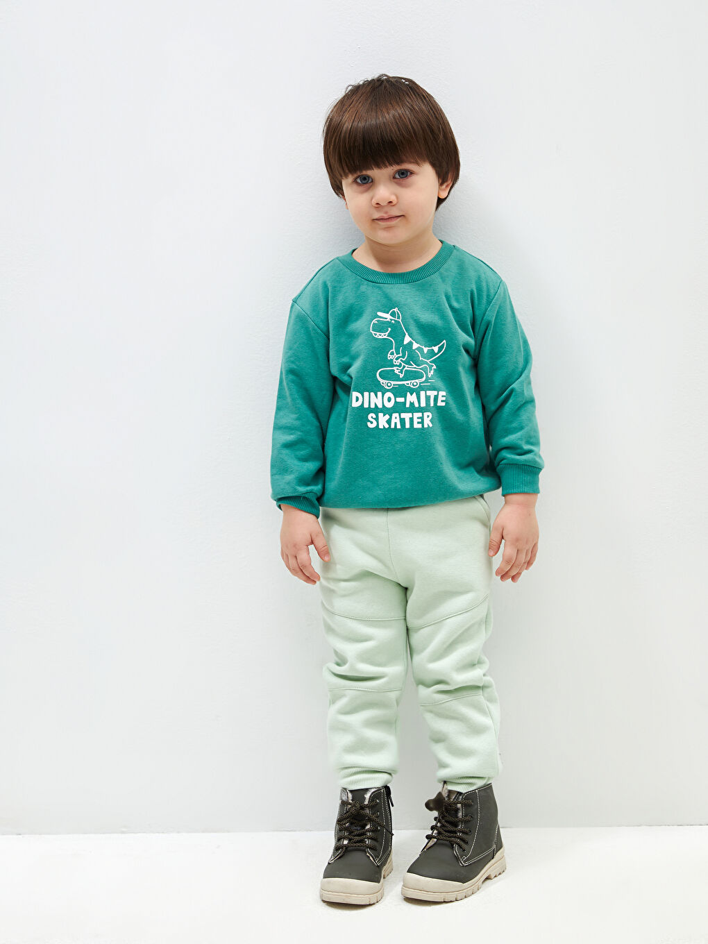 LCW baby Mat Yeşil Bisiklet Yaka Uzun Kollu Baskılı Erkek Bebek Sweatshirt - 1