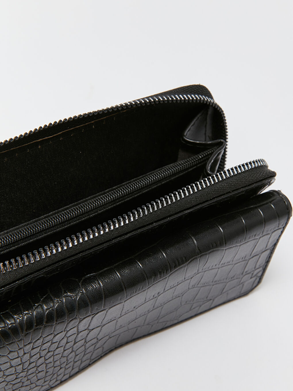 Siyah Deri Görünümlü Desenli Kadın Cüzdan-4