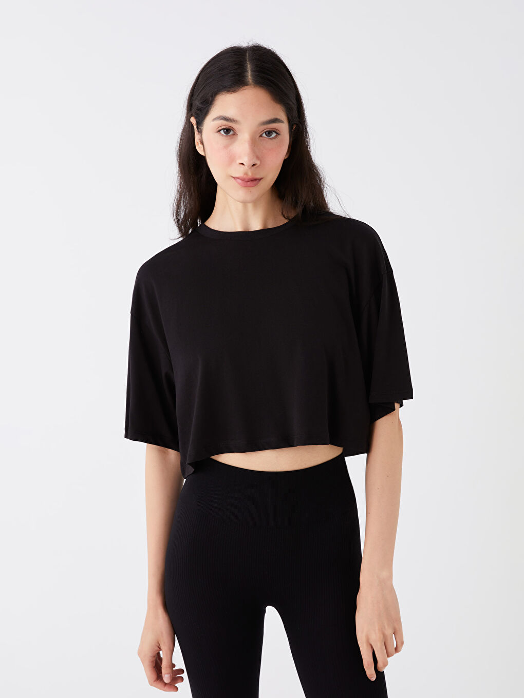 Siyah Bisiklet Yaka Düz Kısa Kollu Kadın Crop