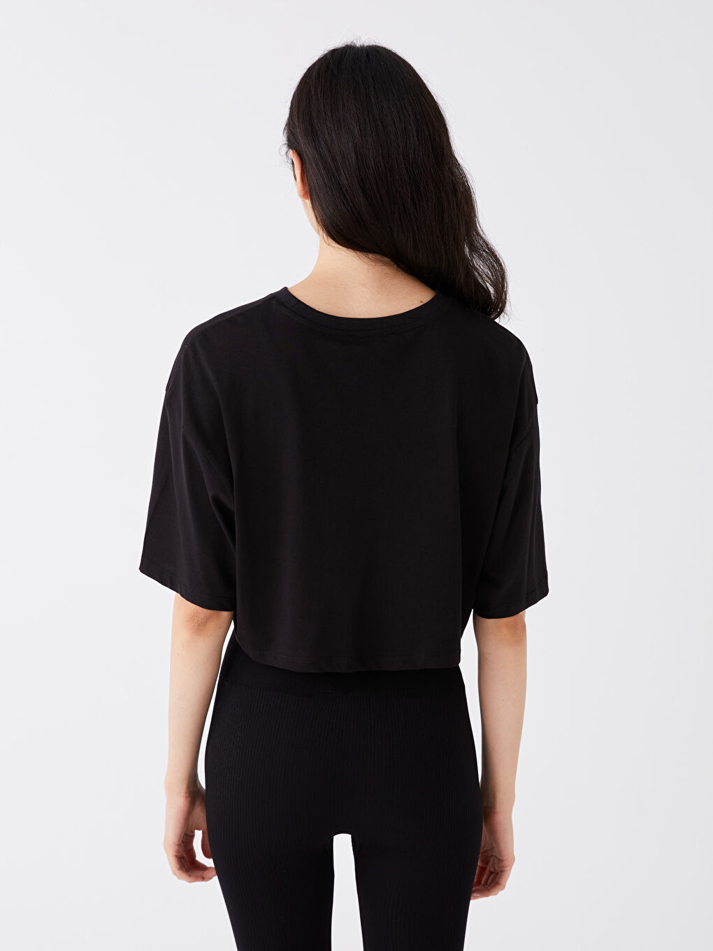 Siyah Bisiklet Yaka Düz Kısa Kollu Kadın Crop-4