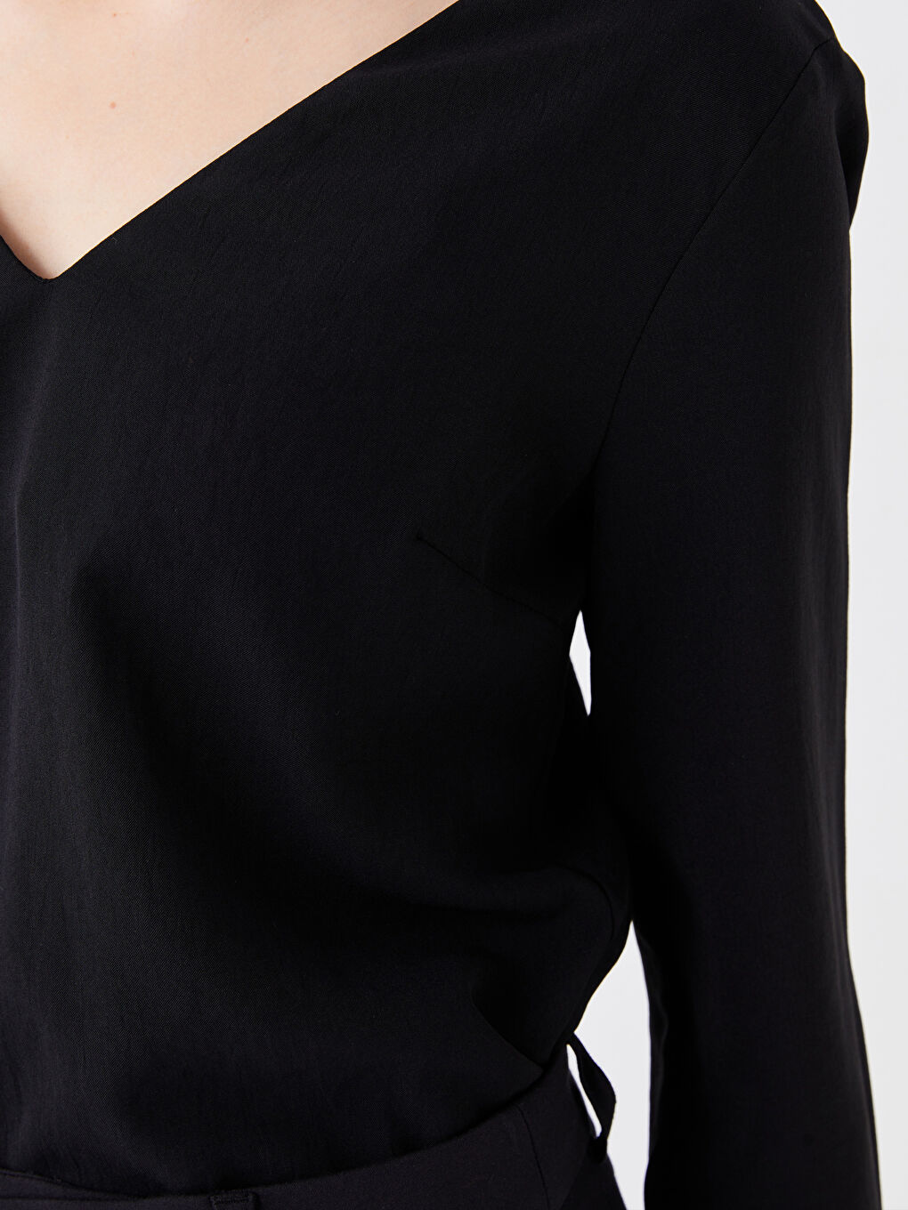 Siyah V Yaka Düz Uzun Kollu Kadın Bluz-3