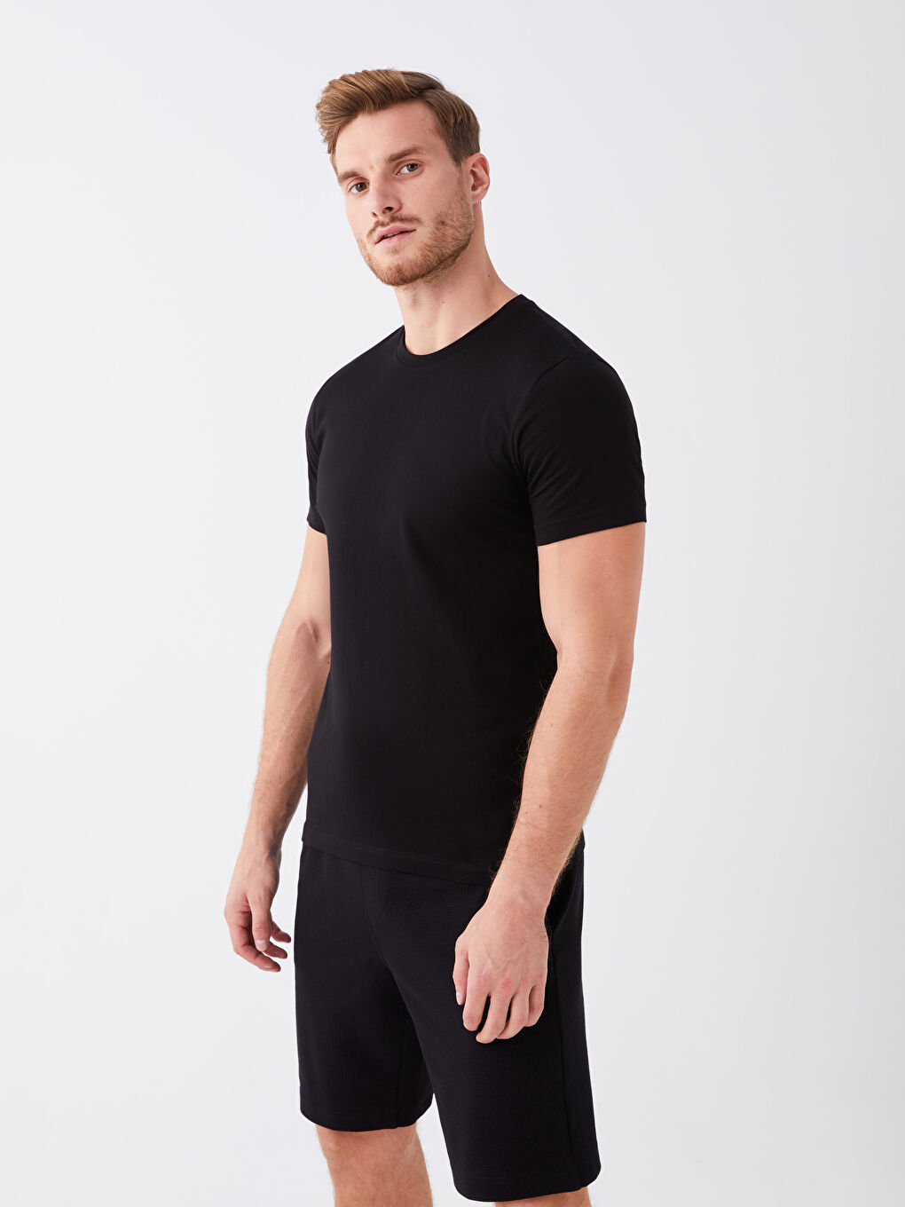 Siyah Bisiklet Yaka Kısa Kollu Erkek Tişört