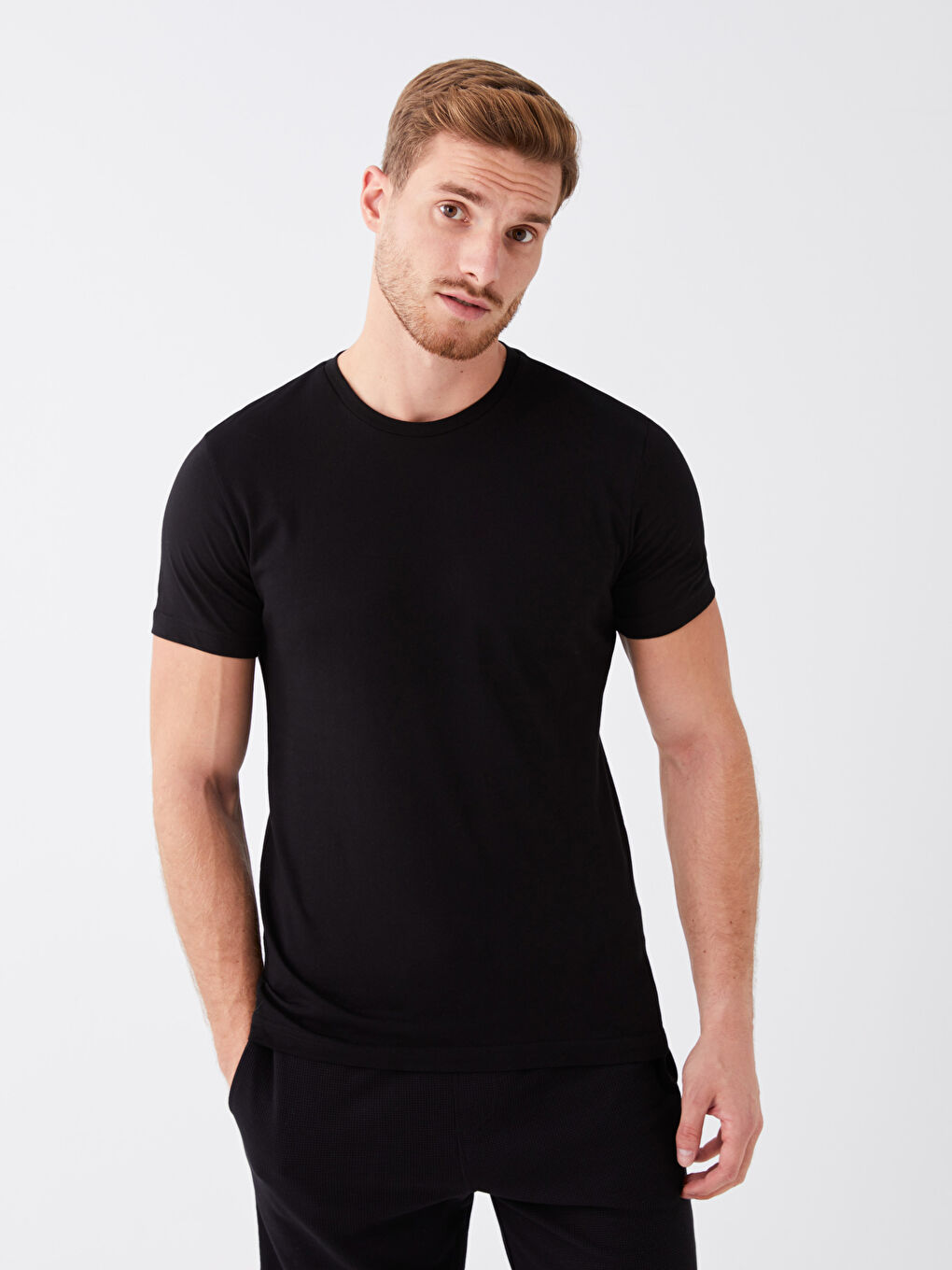 Siyah Bisiklet Yaka Kısa Kollu Erkek Tişört-1